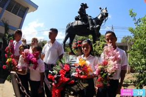 Estudiantes conmemorando a Sandino