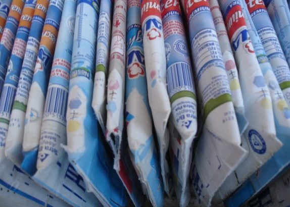 Chile: Escolares Antofagasta crean productos reciclados en base a tetra pack y pañales desechables – OtrasVocesenEducacion.org